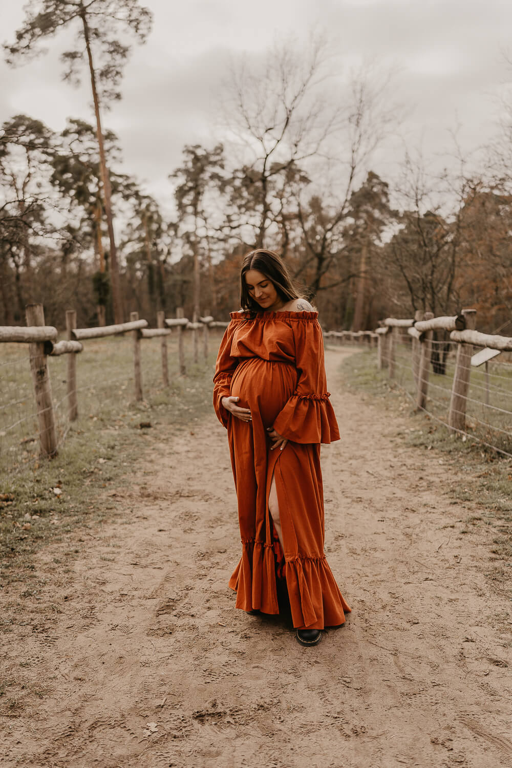 Babyauch-Frau-im-Kleid